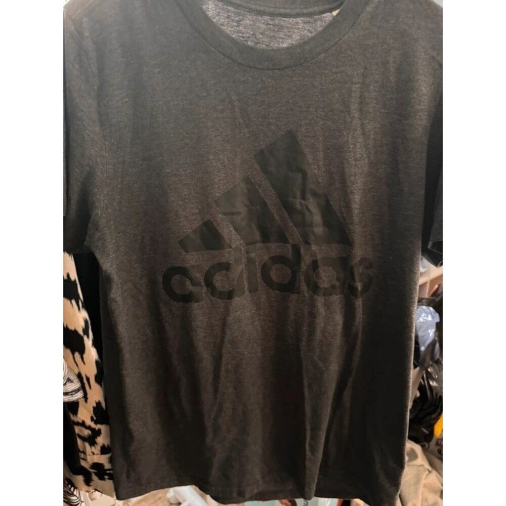 Adidas size M tshirt